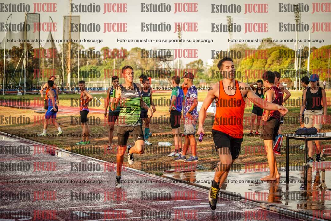 Fotos de las Postas 4x400 m de varones