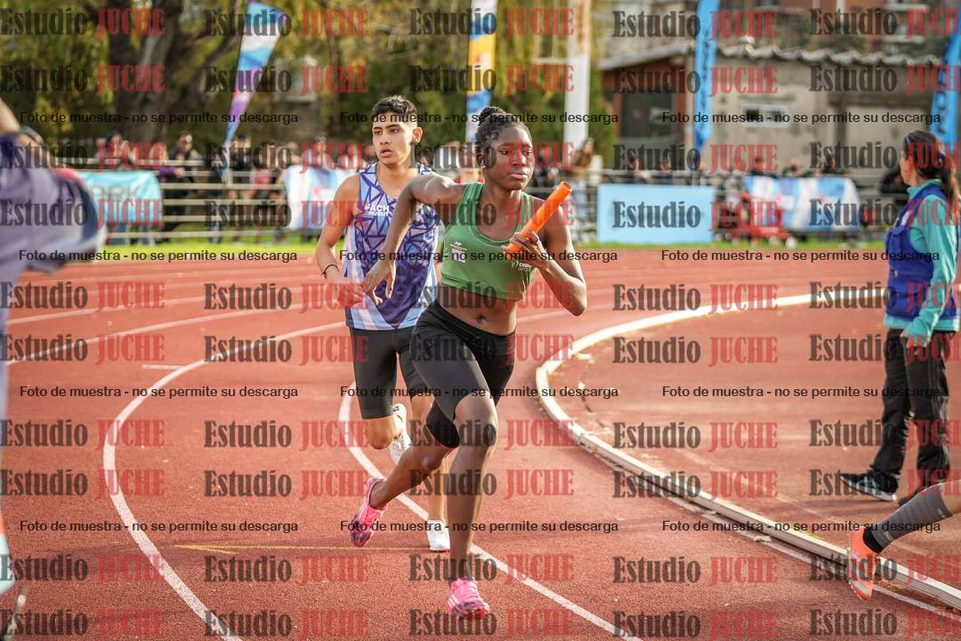 Fotos de las Postas 8x300 m mixta