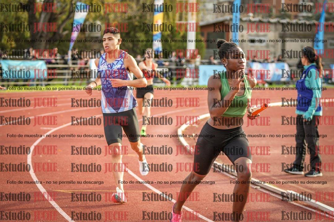 Fotos de las Postas 8x300 m mixta