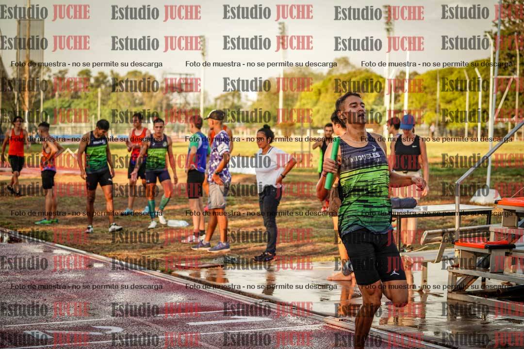 Fotos de las Postas 4x400 m de varones
