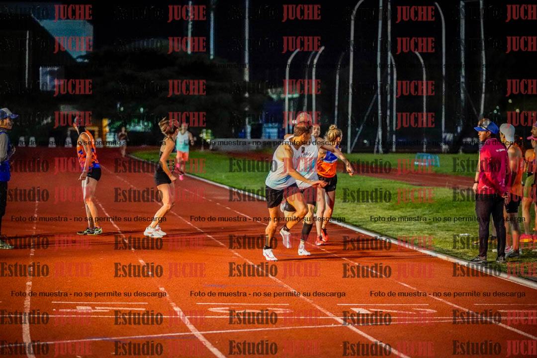 Fotos de las postas 4x400 m mixtas