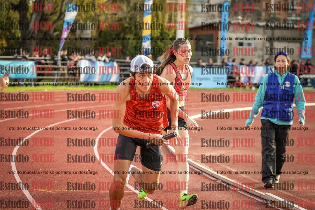 Fotos de las Postas 8x300 m mixta