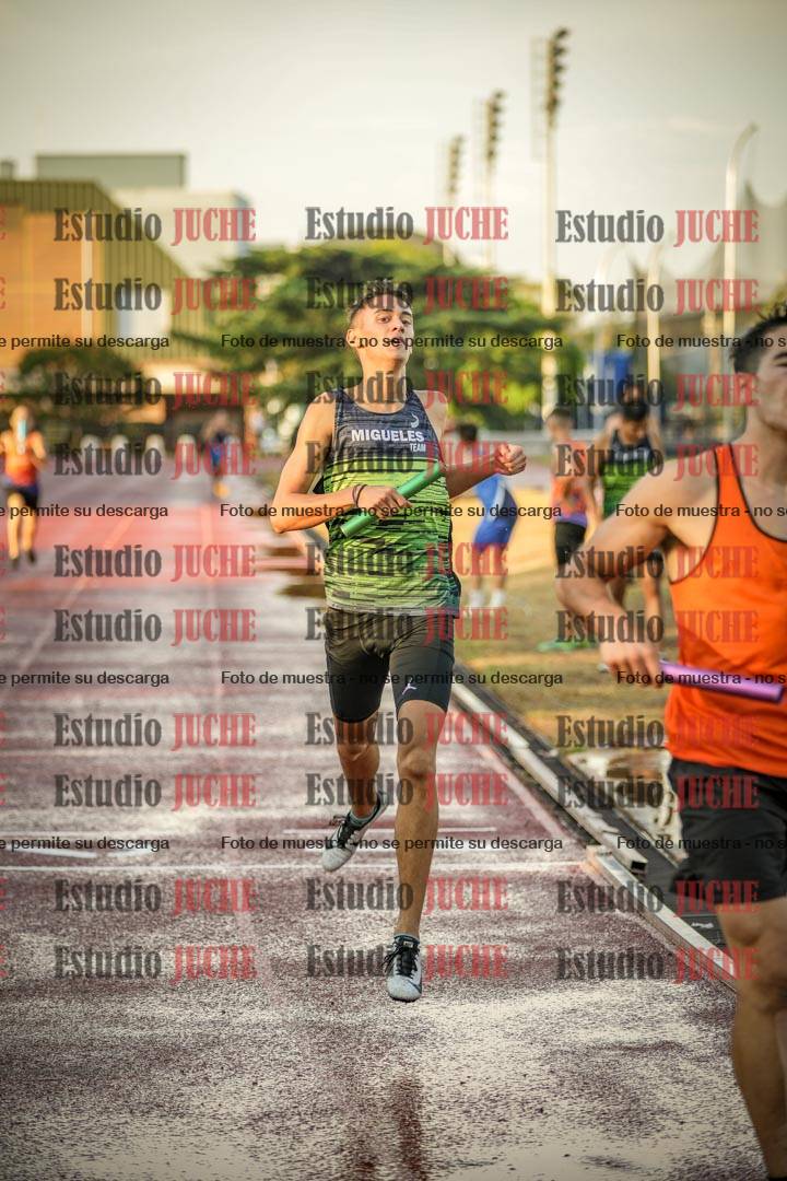 Fotos de las Postas 4x400 m de varones