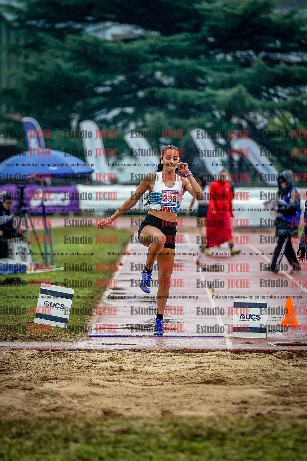 Fotos del salto en largo de mujeres