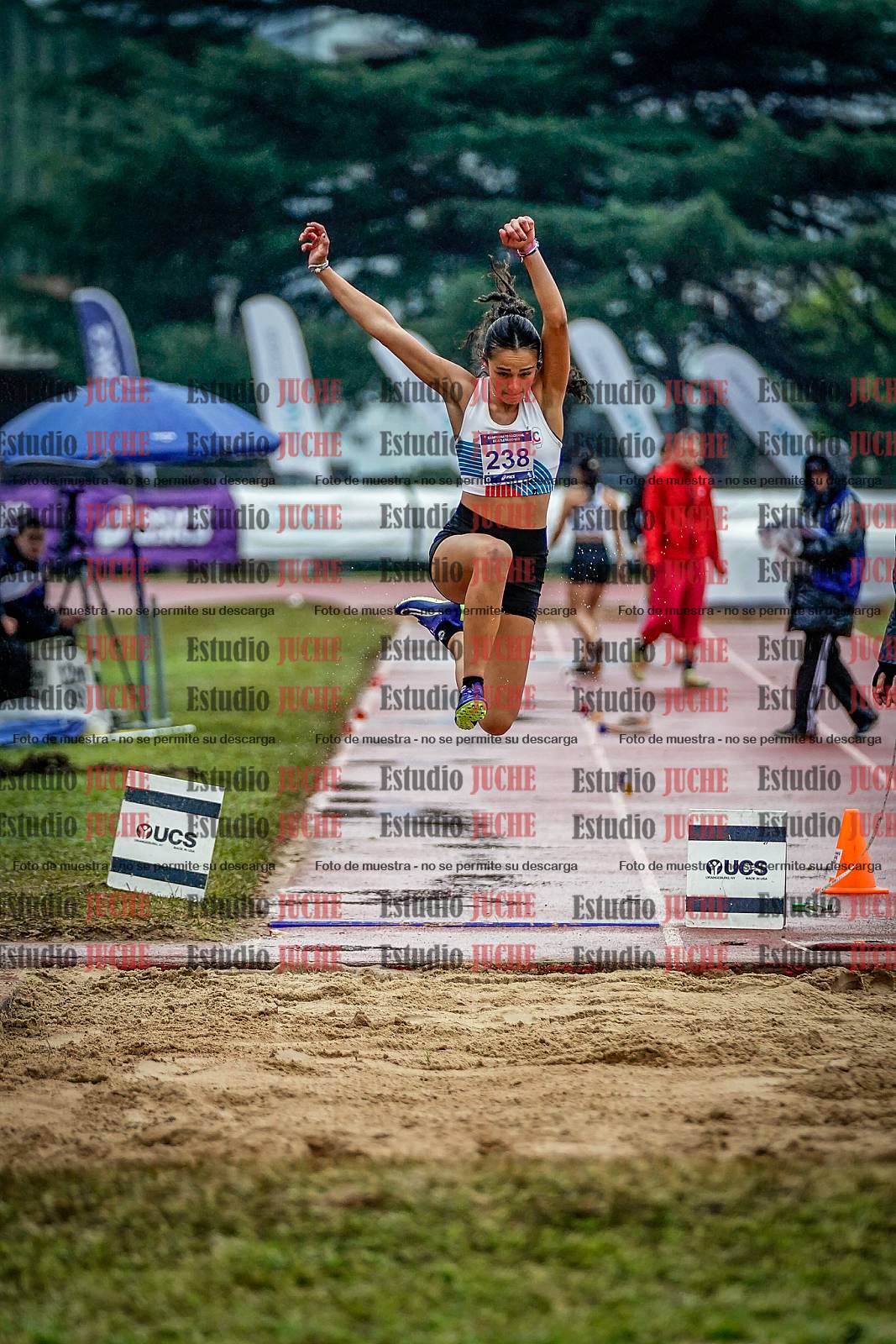 Fotos del salto en largo de mujeres
