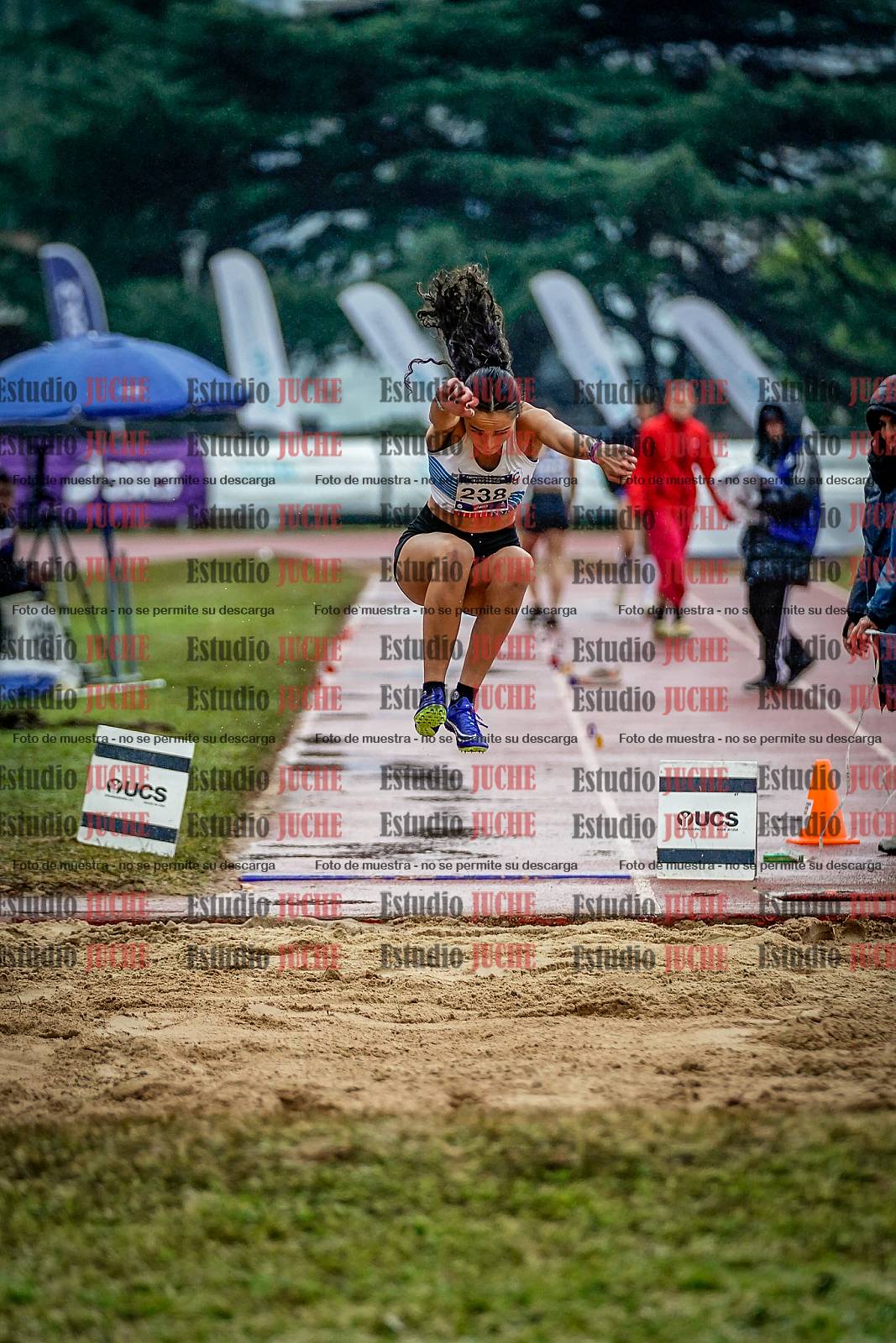 Fotos del salto en largo de mujeres
