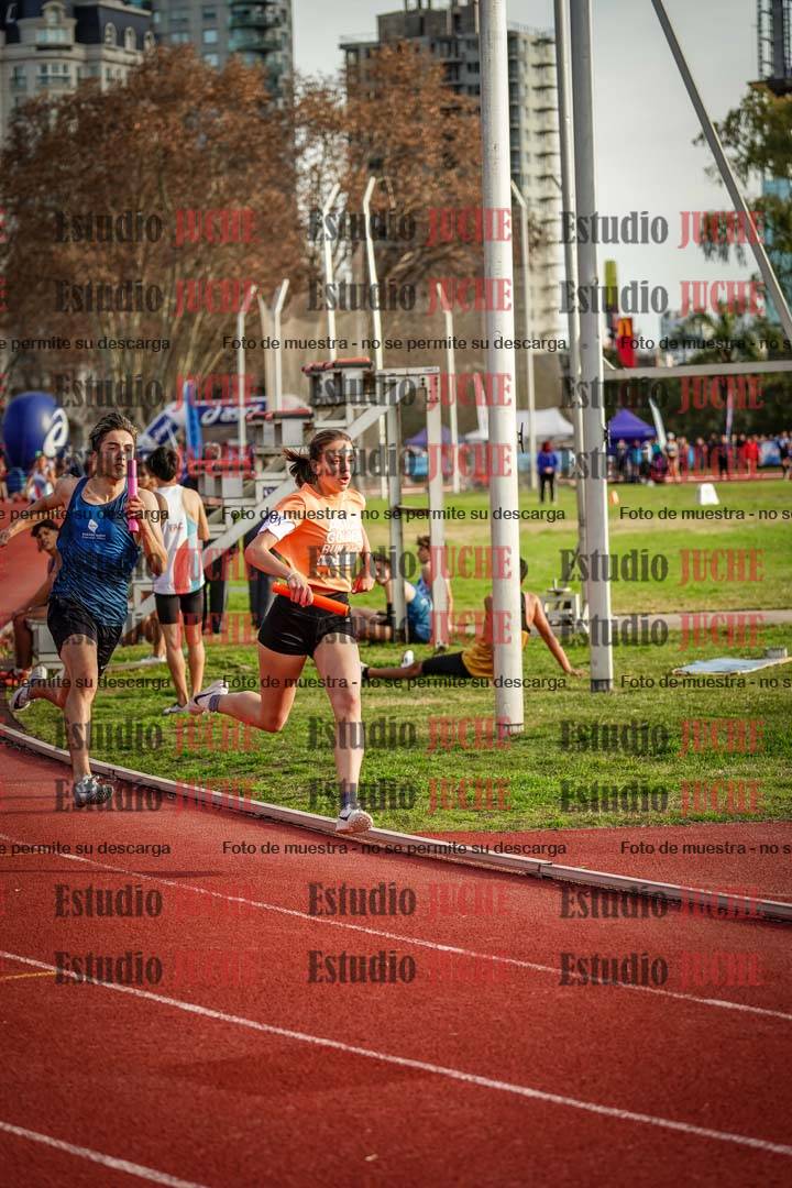 Fotos de las Postas 8x300 m mixta