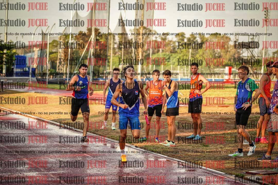 Fotos de las Postas 4x400 m de varones