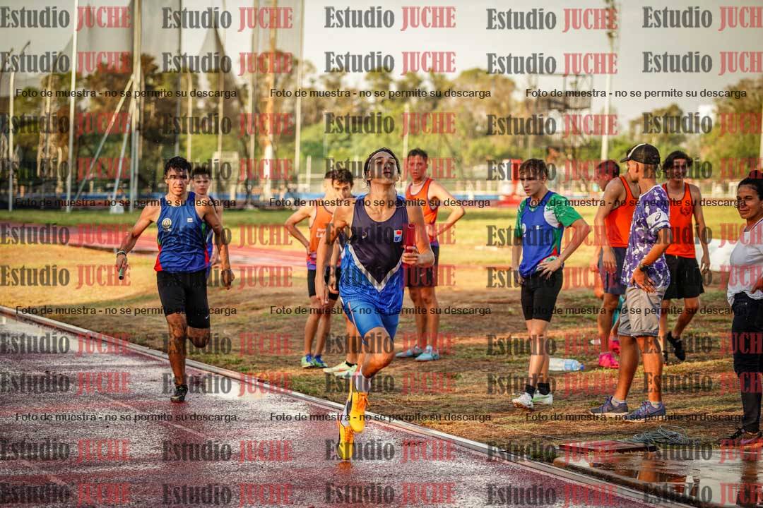 Fotos de las Postas 4x400 m de varones