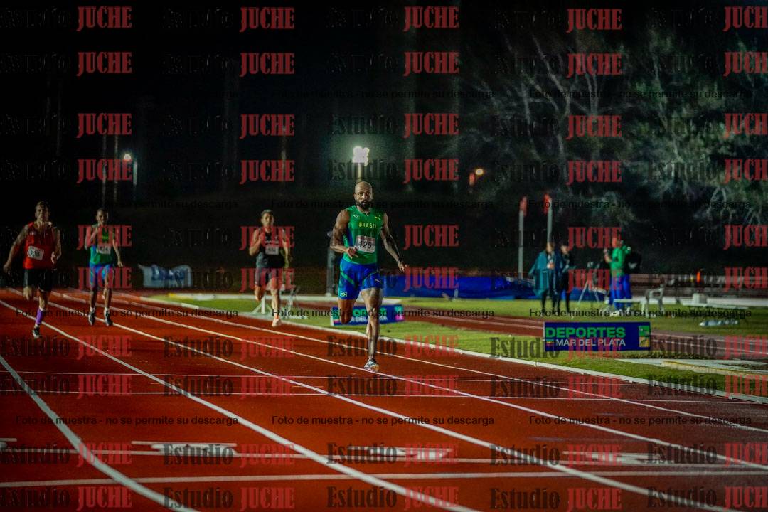 Fotos de los 400 m llanos de varones - deca 5 - serie 2