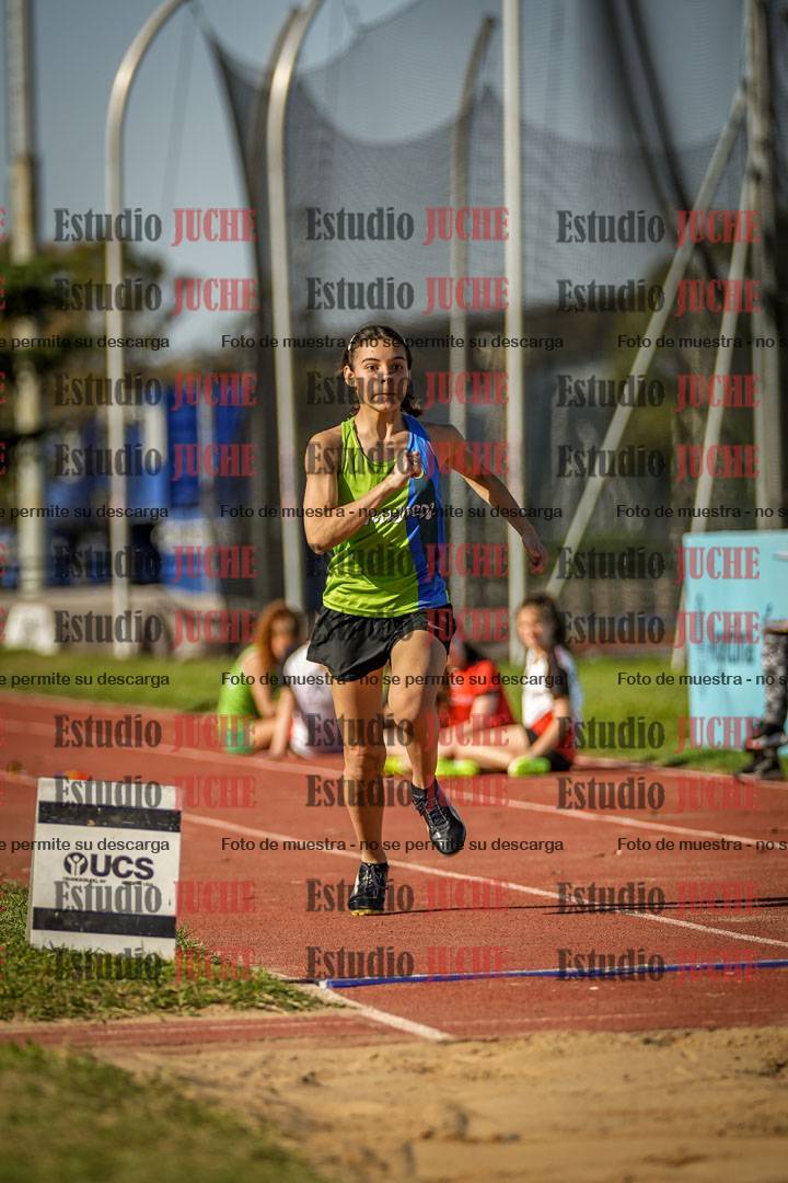 Fotos del salto en largo de mujeres