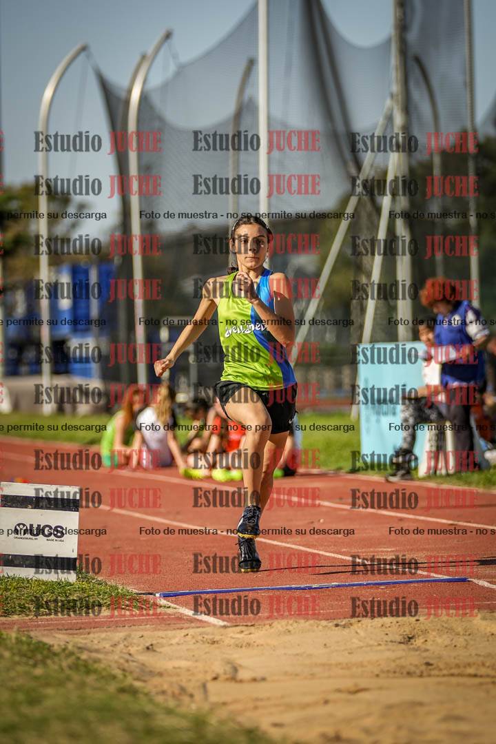 Fotos del salto en largo de mujeres