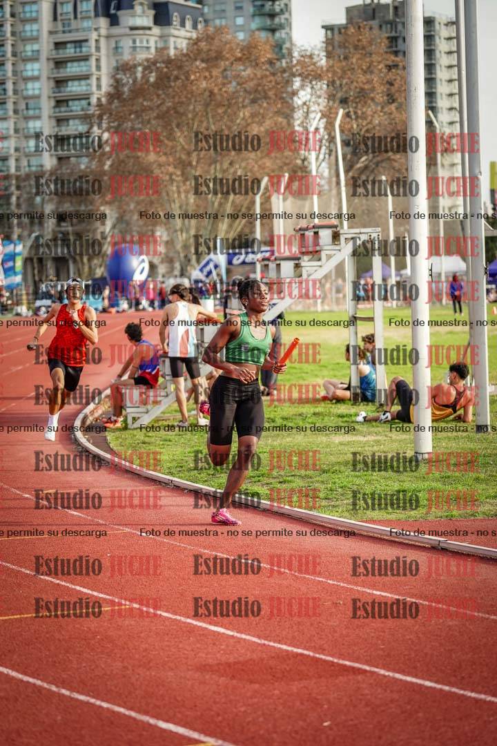 Fotos de las Postas 8x300 m mixta