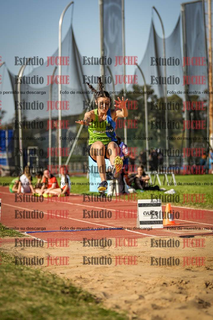 Fotos del salto en largo de mujeres