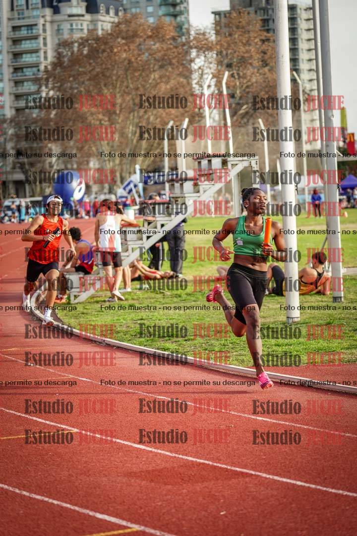 Fotos de las Postas 8x300 m mixta