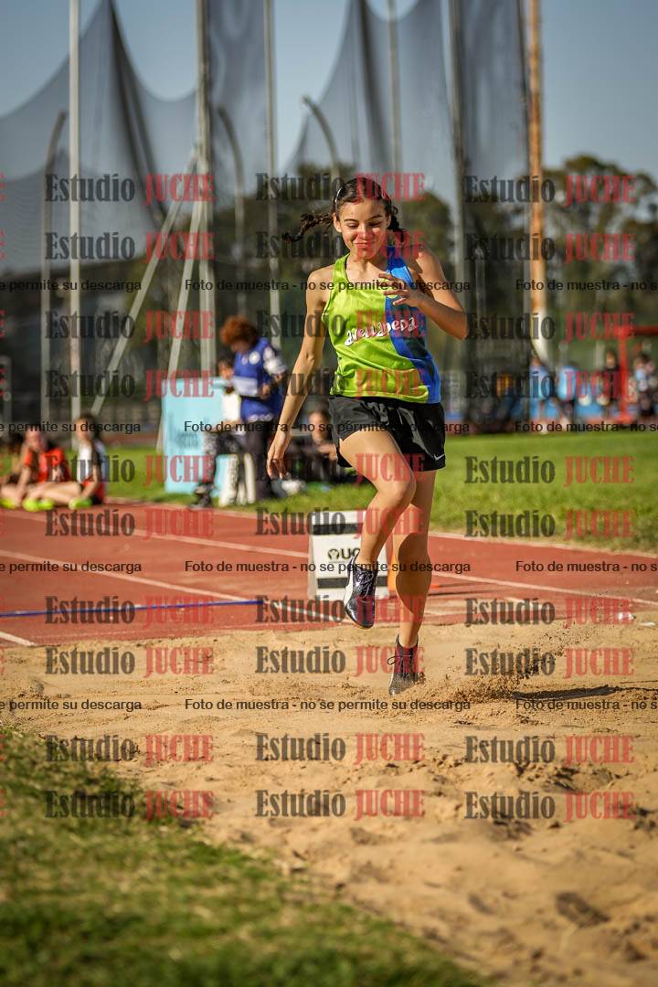 Fotos del salto en largo de mujeres