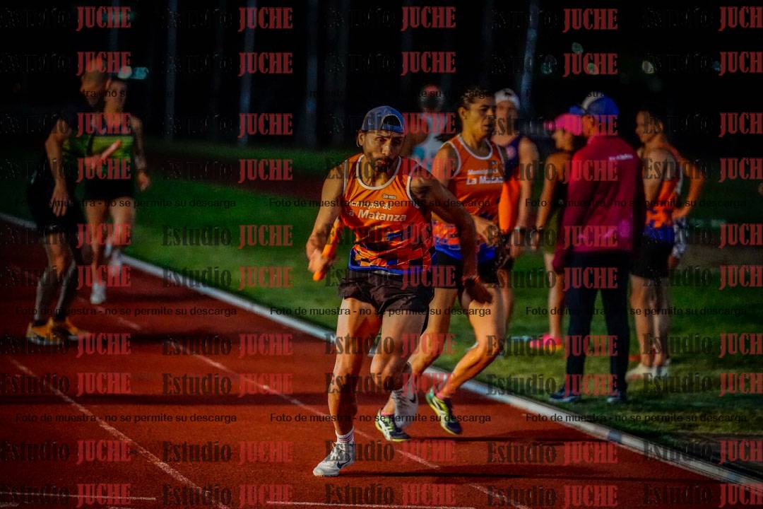 Fotos de las postas 4x400 m mixtas
