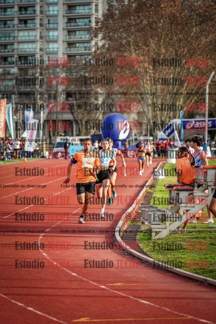 Fotos de las Postas 8x300 m mixta