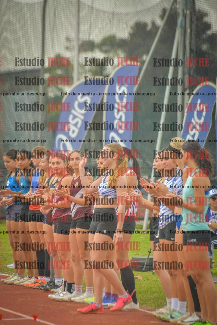 Fotos del salto en largo de mujeres