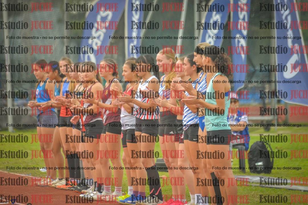 Fotos del salto en largo de mujeres