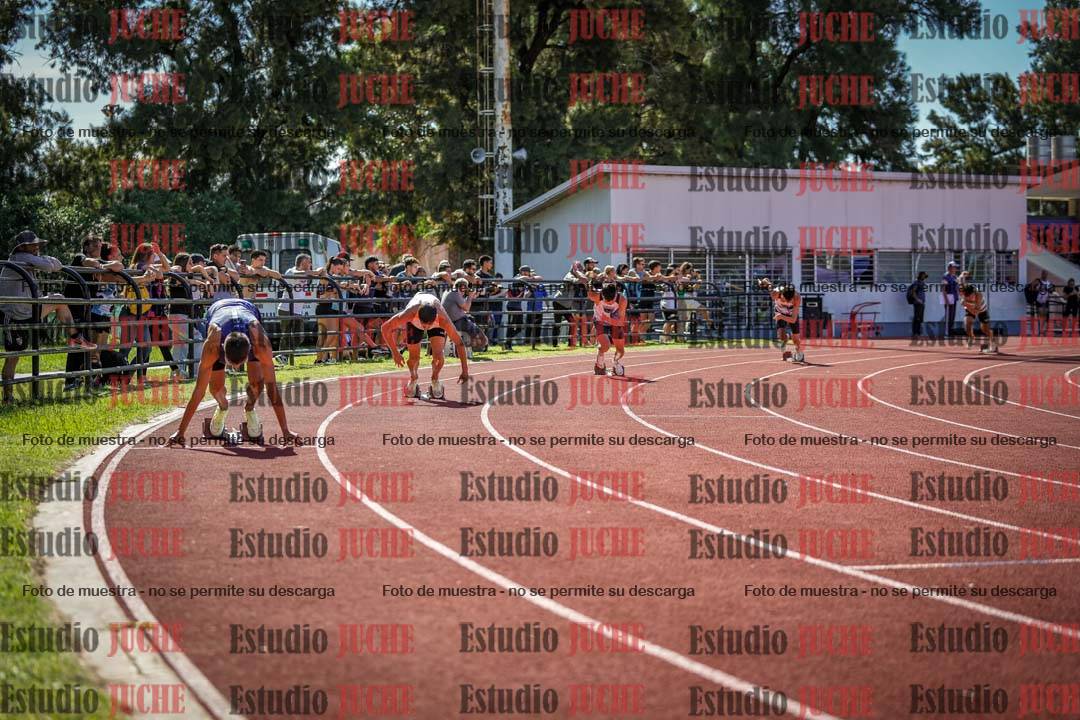 Fotos de los 400 m llanos de varones