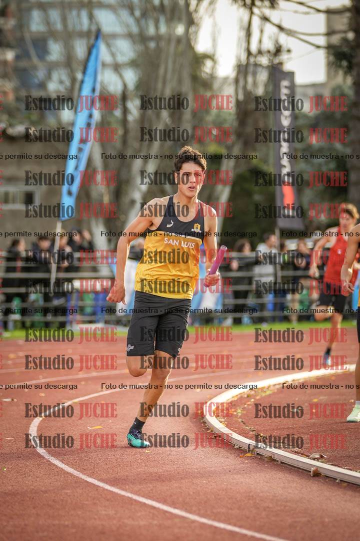 Fotos de las Postas 8x300 m mixta