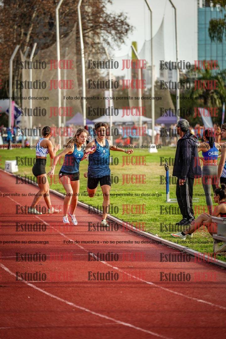 Fotos de las Postas 8x300 m mixta