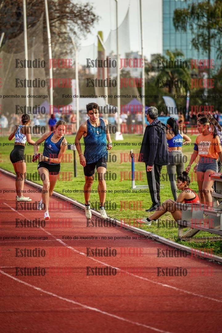 Fotos de las Postas 8x300 m mixta