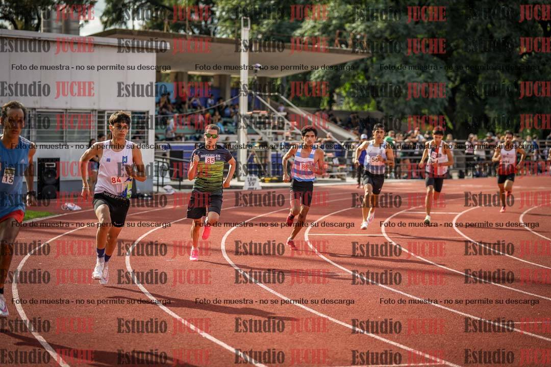 Fotos de los 800 m llanos de varones