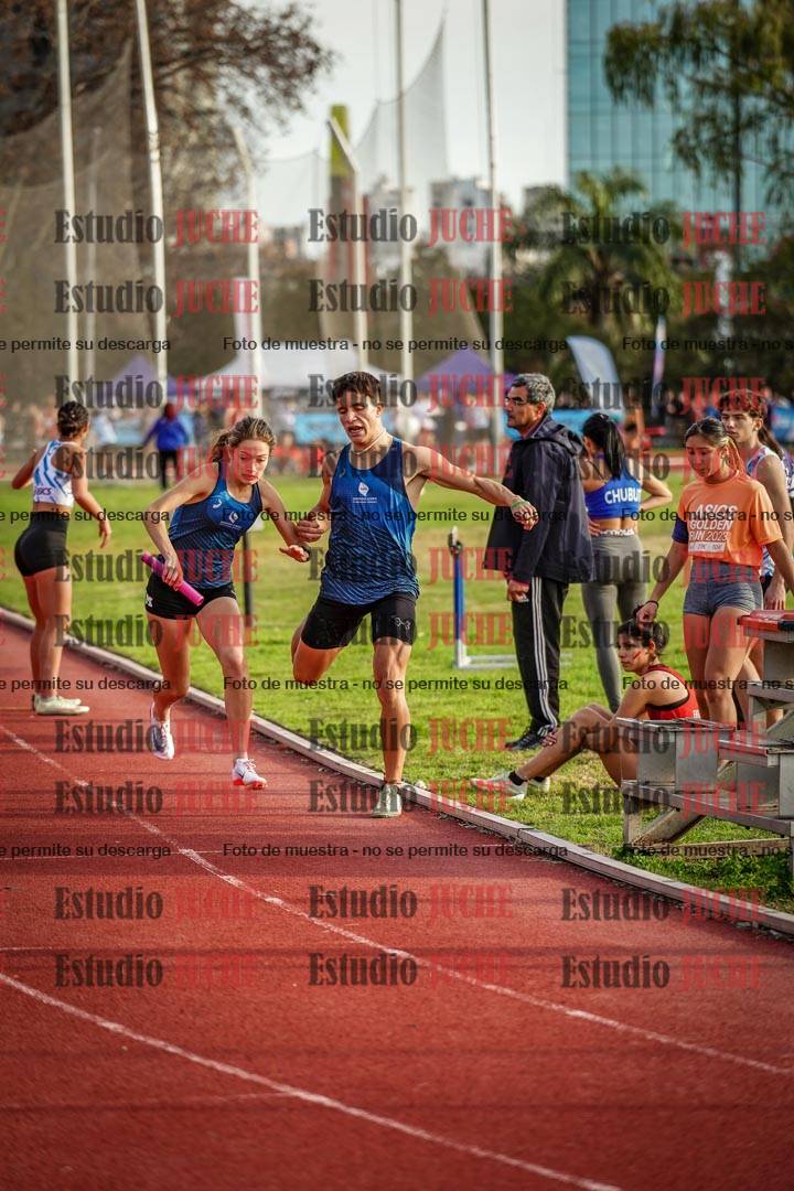 Fotos de las Postas 8x300 m mixta