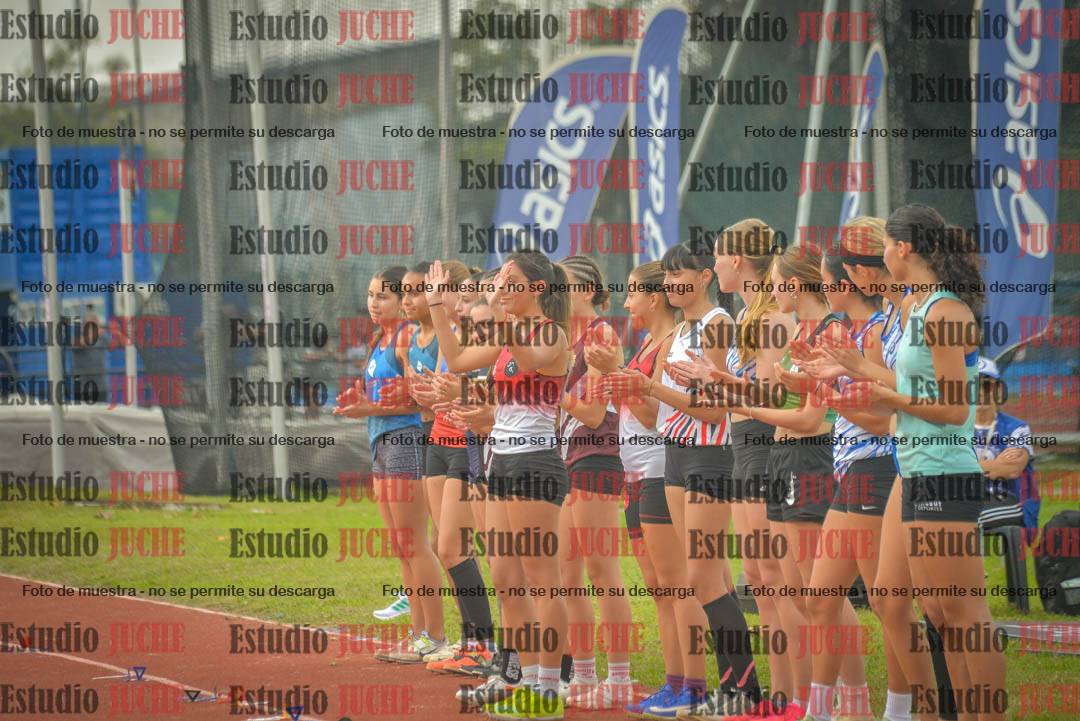 Fotos del salto en largo de mujeres