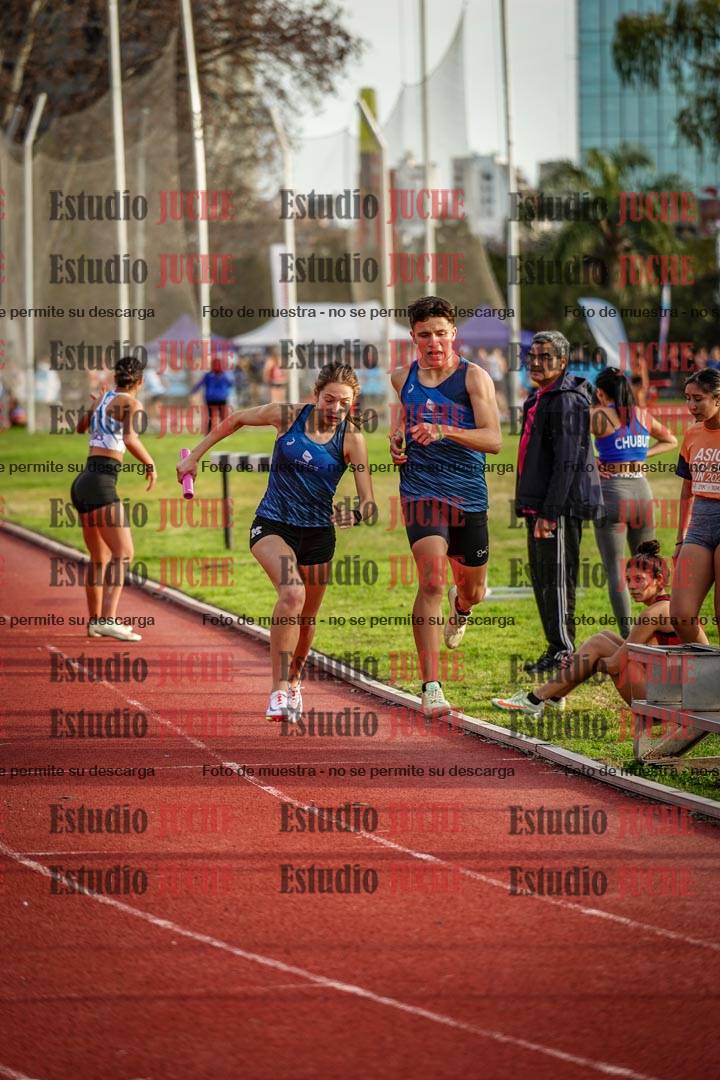 Fotos de las Postas 8x300 m mixta