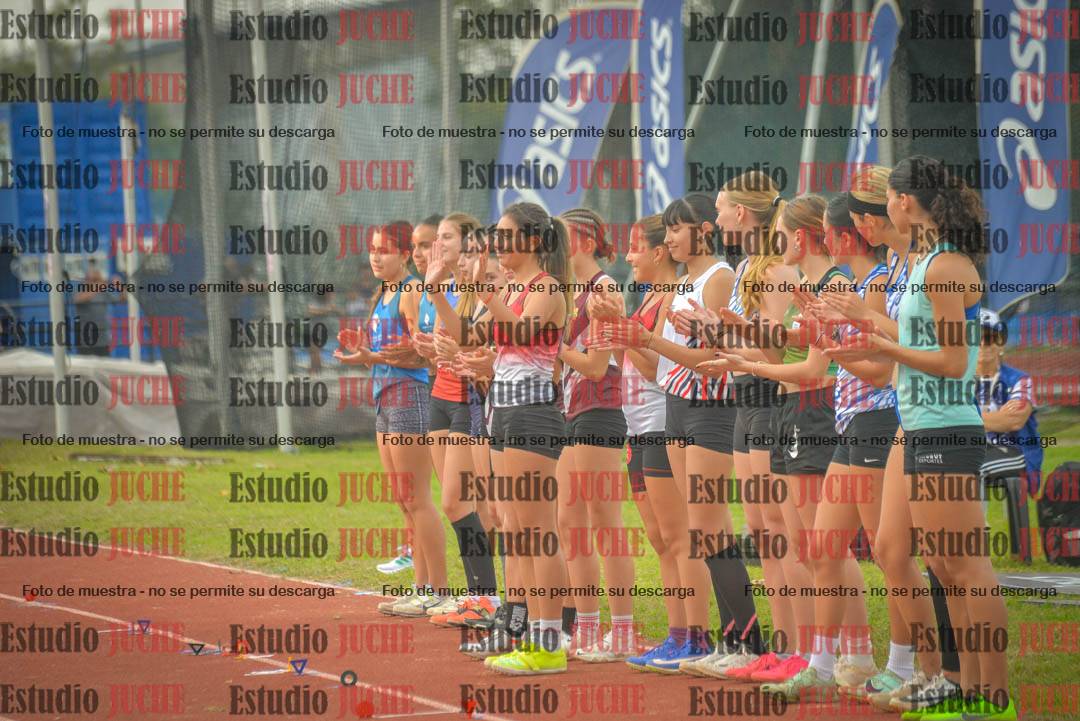 Fotos del salto en largo de mujeres