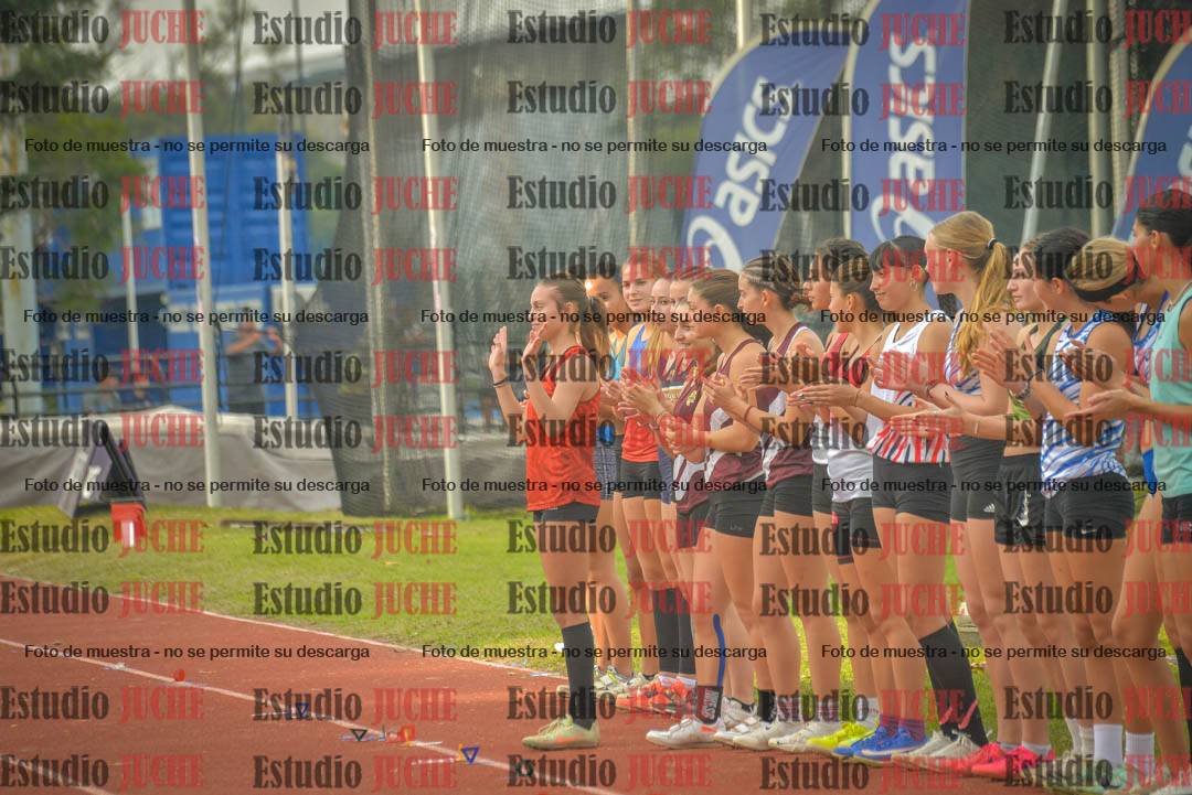 Fotos del salto en largo de mujeres