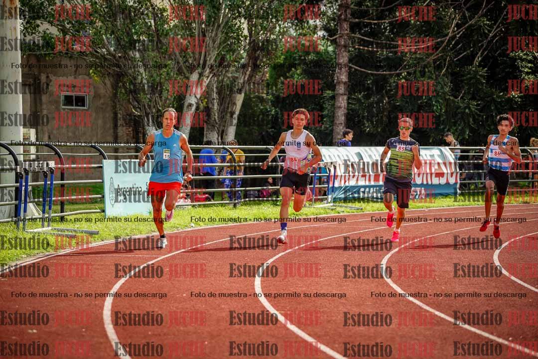 Fotos de los 800 m llanos de varones