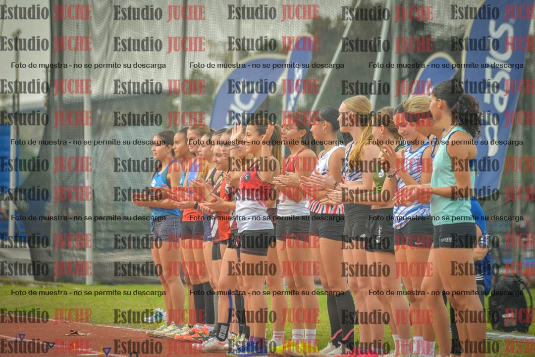Fotos del salto en largo de mujeres
