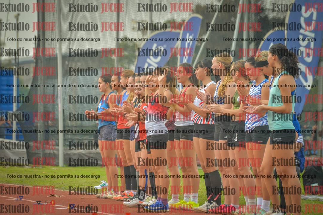Fotos del salto en largo de mujeres
