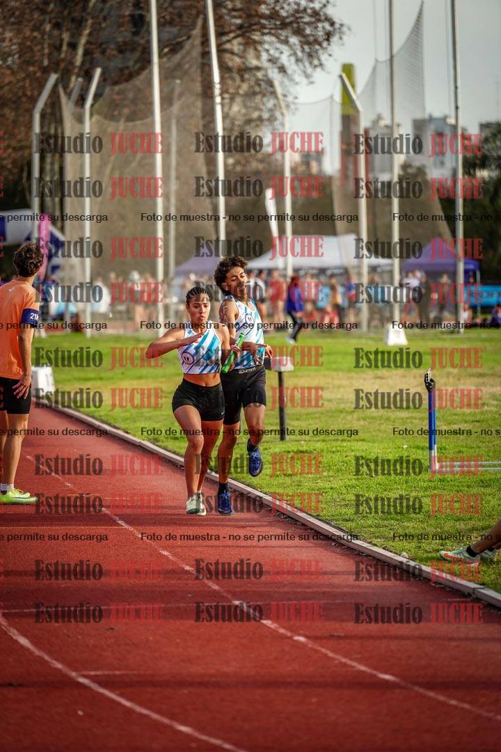 Fotos de las Postas 8x300 m mixta