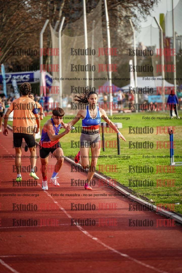 Fotos de las Postas 8x300 m mixta