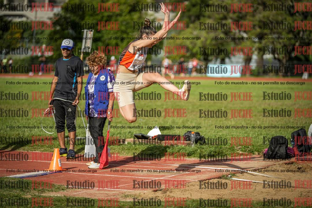 Fotos del salto en largo de mujeres - mayores