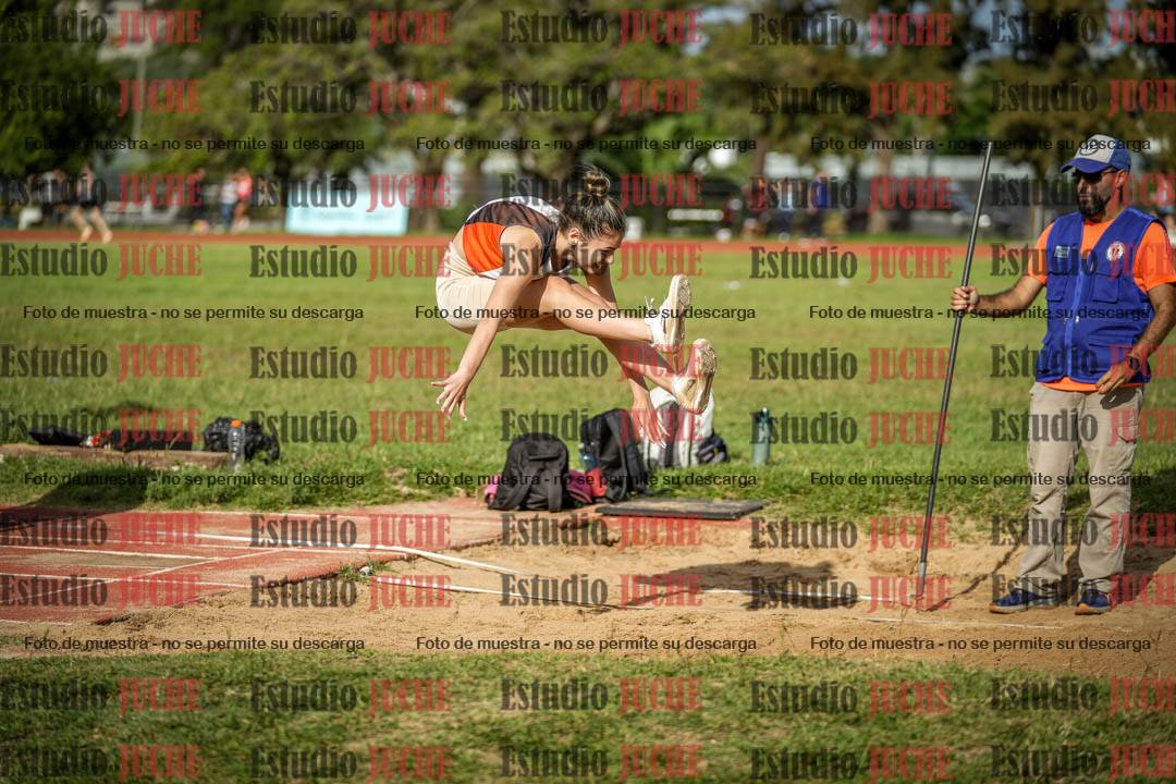 Fotos del salto en largo de mujeres - mayores