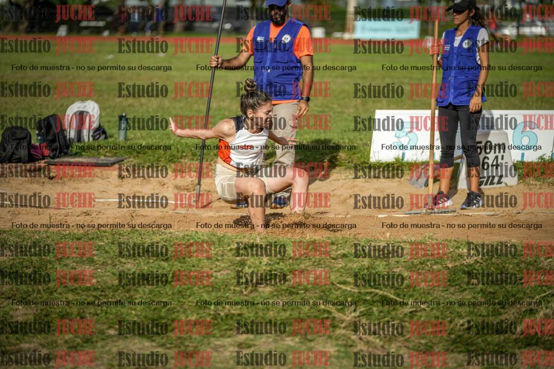 Fotos del salto en largo de mujeres - mayores