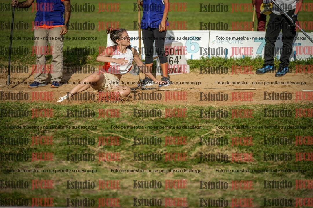 Fotos del salto en largo de mujeres - mayores