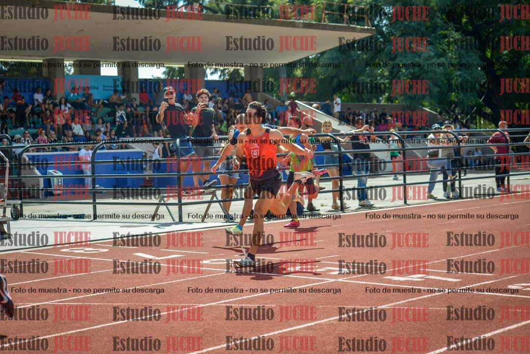 Fotos de los 200 m llanos de varones