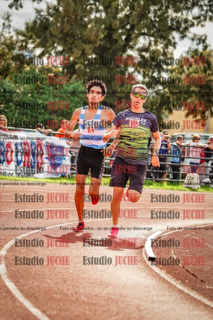 Fotos de los 800 m llanos de varones