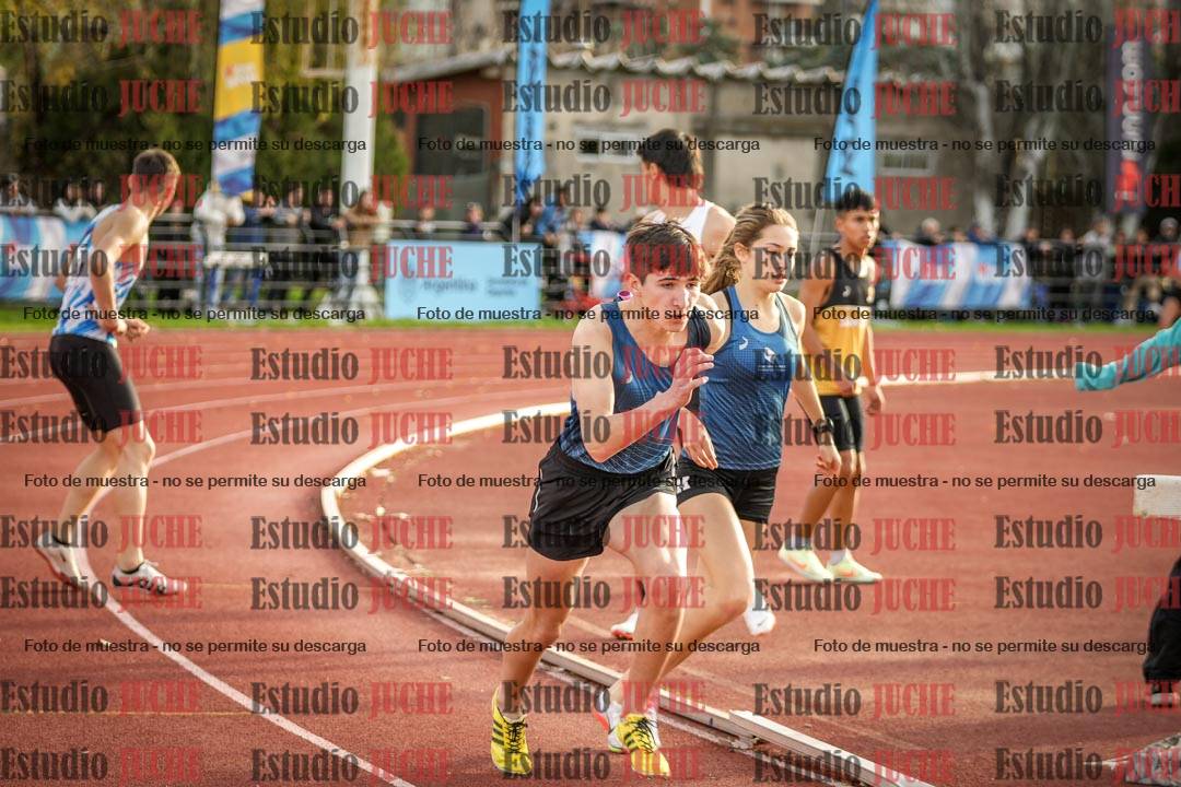 Fotos de las Postas 8x300 m mixta
