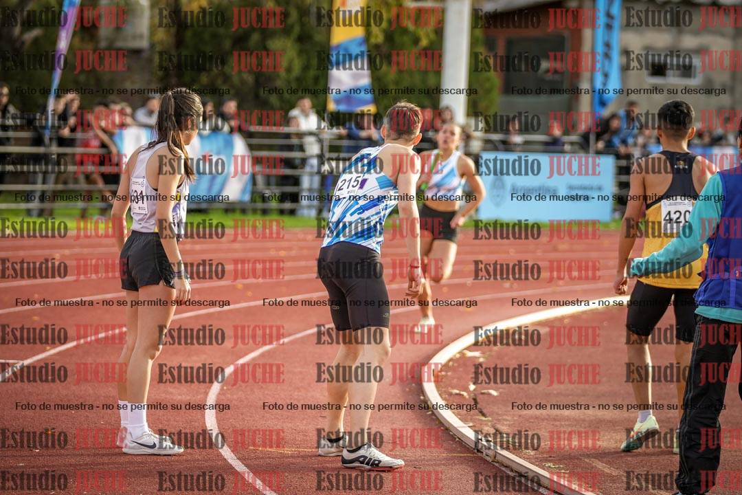 Fotos de las Postas 8x300 m mixta