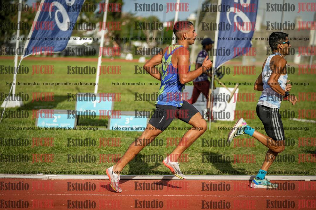 Fotos de los 3000 m llanos de varones