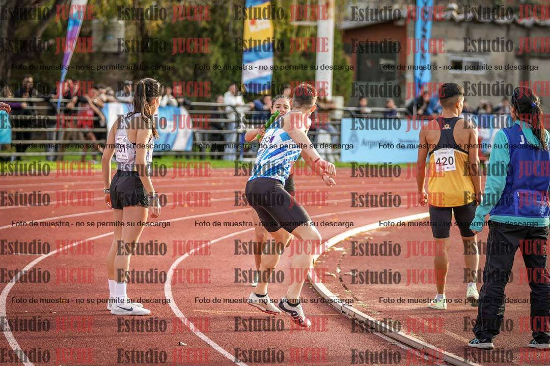 Fotos de las Postas 8x300 m mixta
