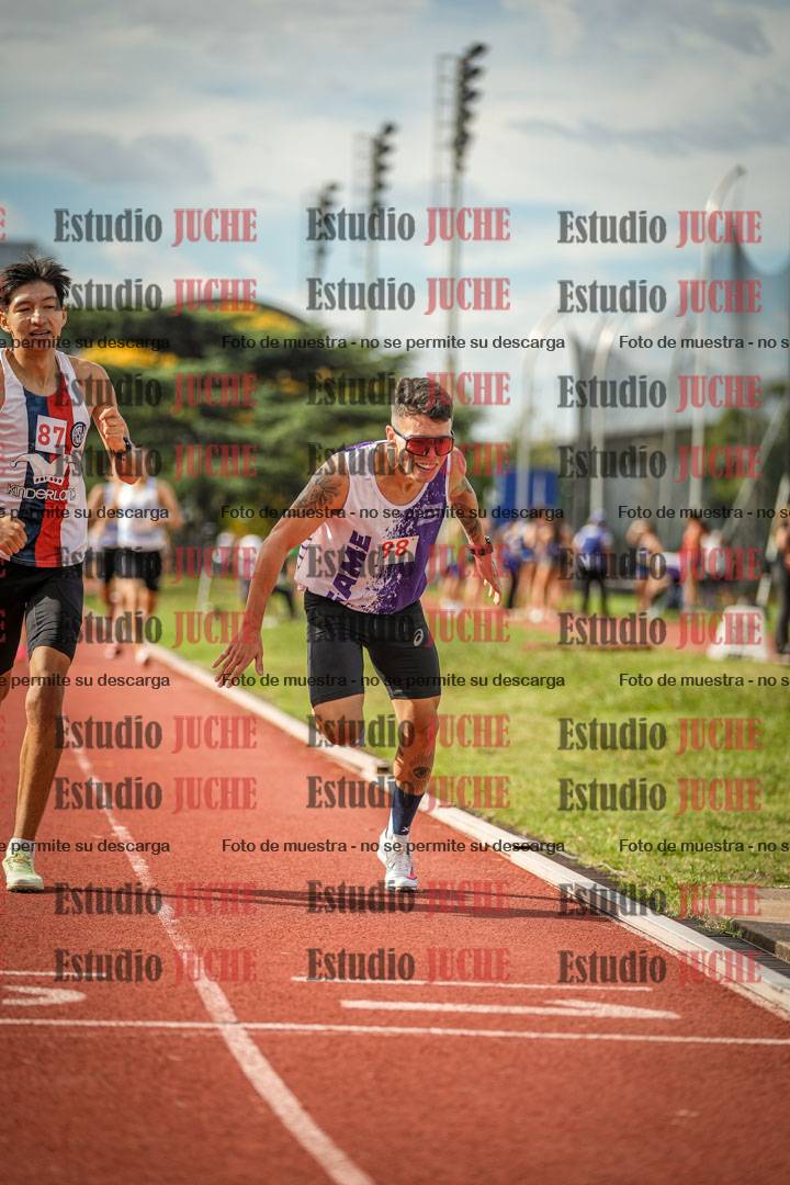 Fotos de los 800 m llanos de varones